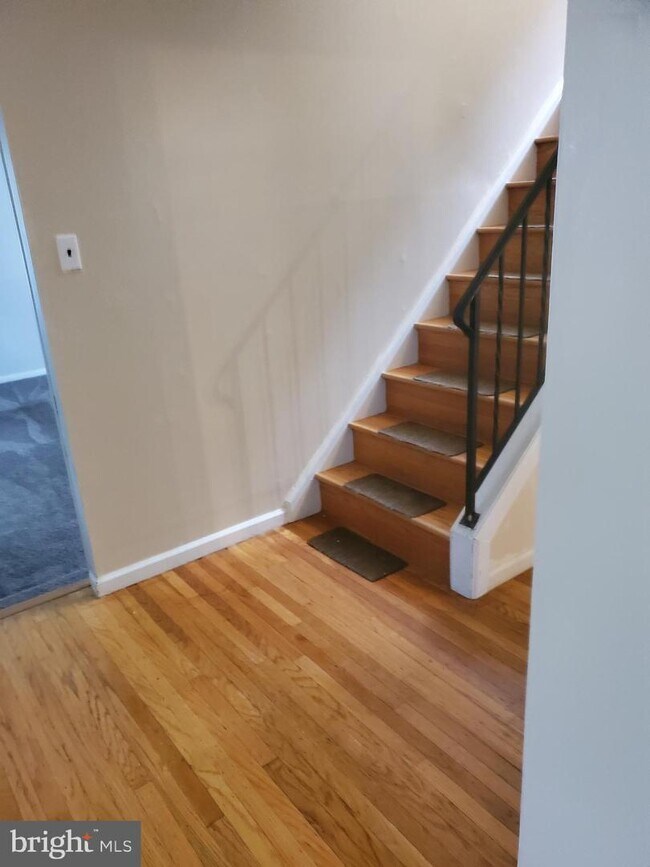 Building Photo - 10 Binford Ln