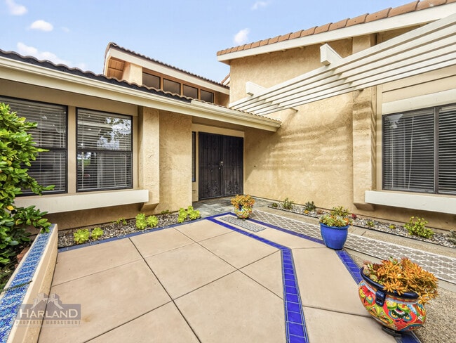 Building Photo - 5820 Caminito Cardelina