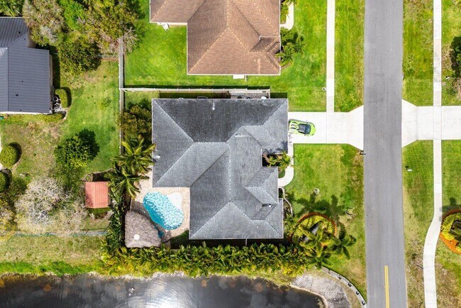 Building Photo - 2999 Dovedale Ct
