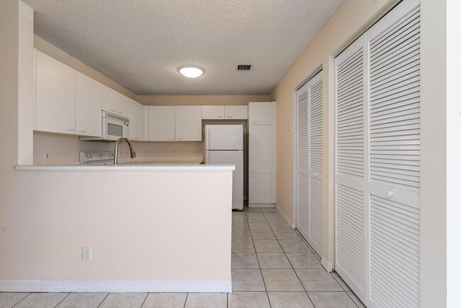 Building Photo - 1881 SW 116th Way