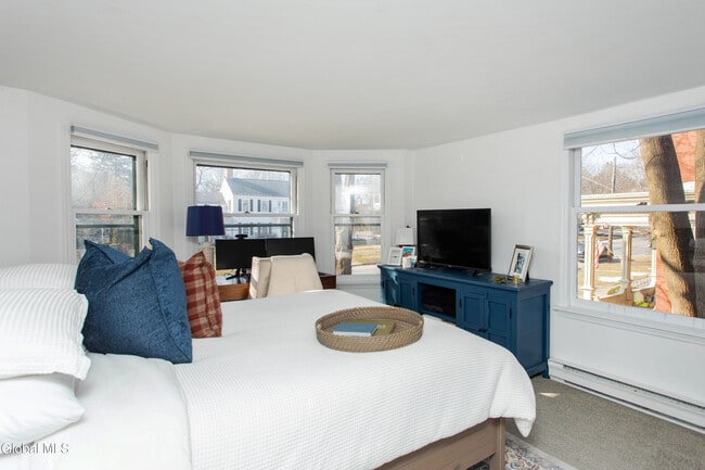 Building Photo - 590 N Broadway