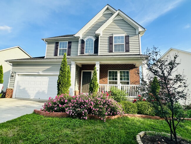 Charming Single Family home with porch and 2-car garage - 1023 Cook Dr SE