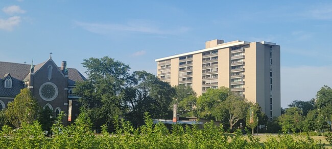 Building Photo - Beautiful Condo In Historic Quapaw Tower