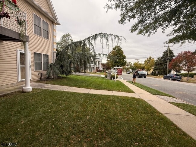 Building Photo - 424 Page Ave