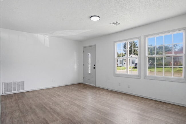Building Photo - 549 E Ercoupe Dr
