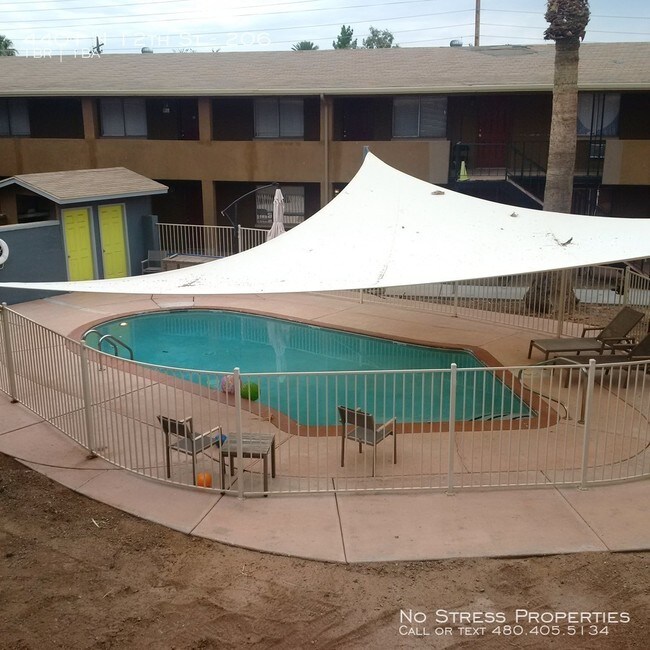 Building Photo - 1 Bed Condo off 12th St and Indian School!