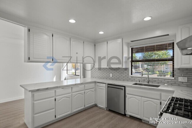 Building Photo - 21623 Baywood Ave