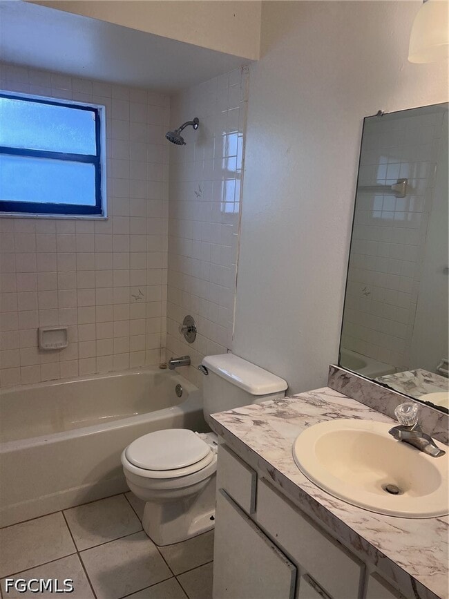 Building Photo - 1416 SE 1st Pl