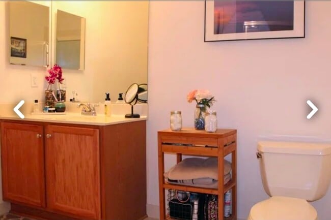 Building Photo - 200 W Elm St