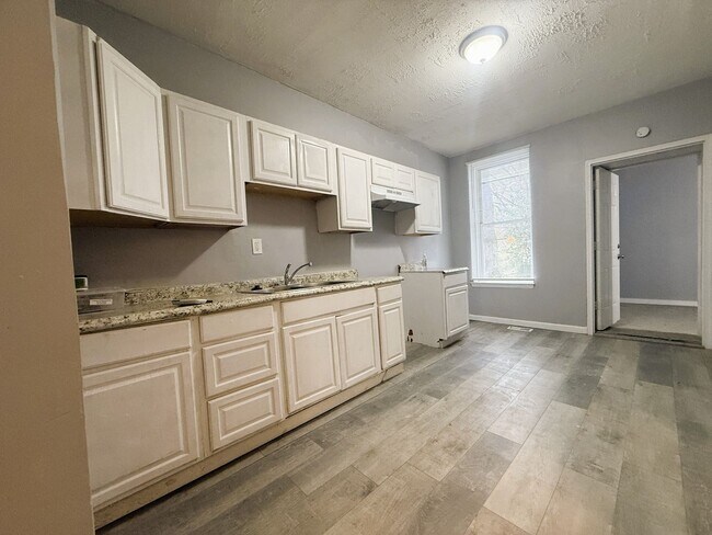 Building Photo - 5345 Wells Ave