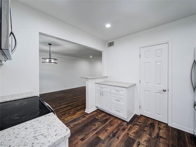 Building Photo - 5036 Lahoma St