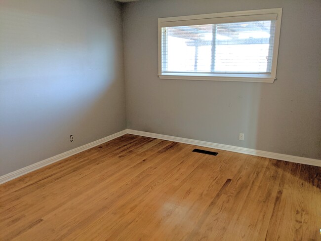 Master Bedroom - 2418 Villanova Rd