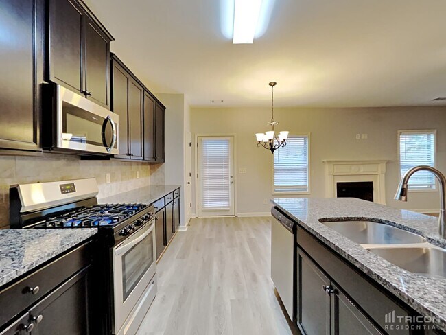 Building Photo - 49 Amherst Dr