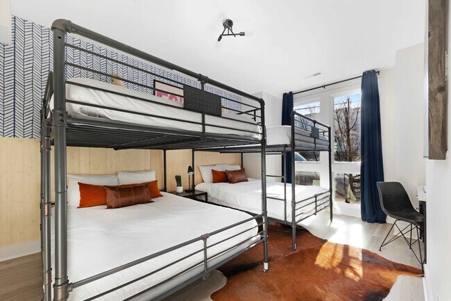 Building Photo - 911 Ramsey St