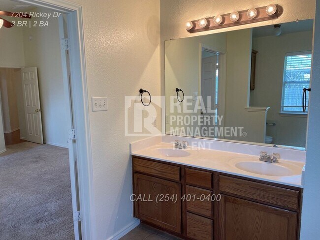 Building Photo - 7204 Rickey Dr