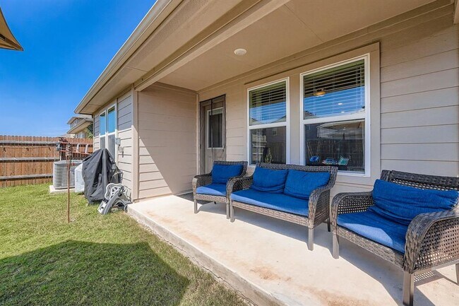 Building Photo - 121 Granary Dr