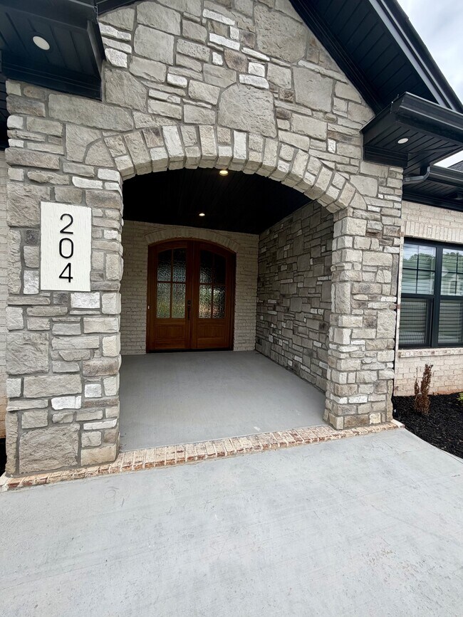 Building Photo - 204 Crest Ridge Ct