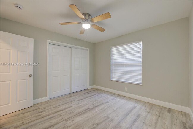 Building Photo - 1224 NE 2nd Ave