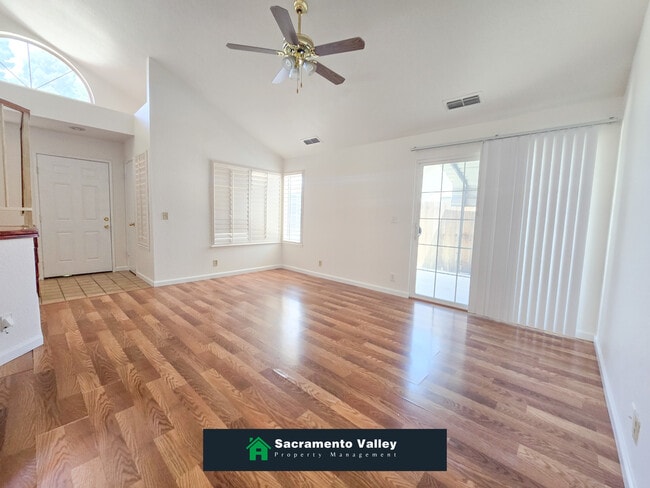 Building Photo - 8282 Meadowhaven Dr