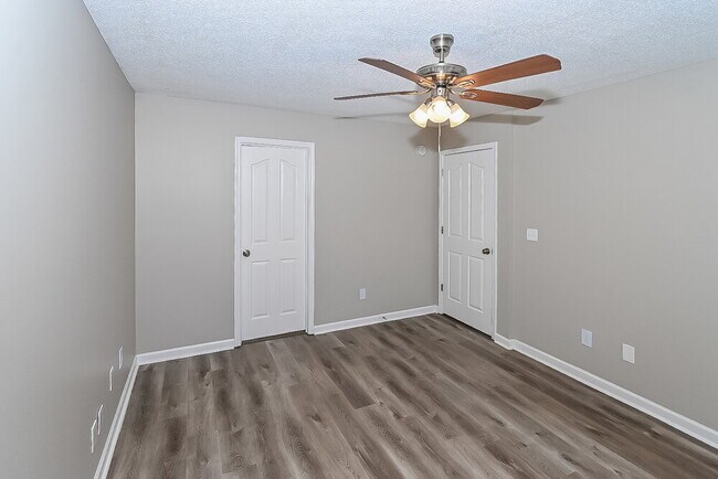 Building Photo - 9727 Pigeon Roost Park Cir