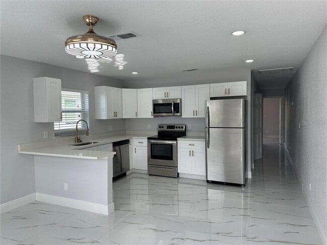 Building Photo - 7813 Lakeshore Dr