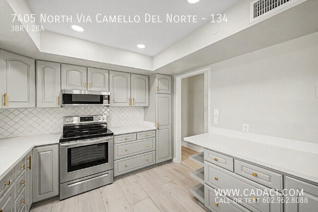 Building Photo - 7405 N Vía Camello Del Norte