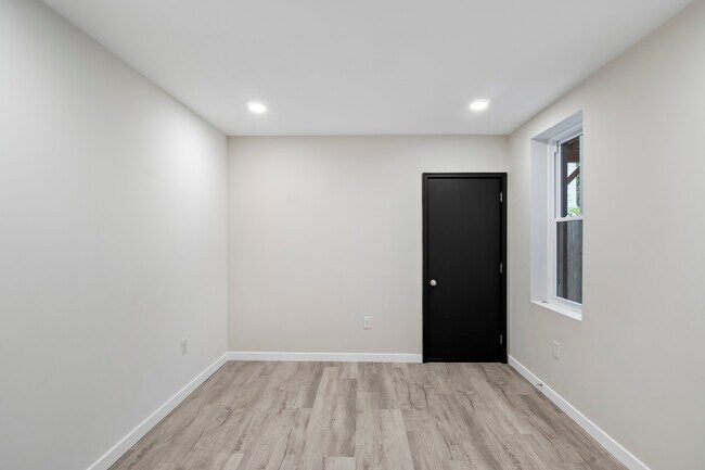 Building Photo - 2041 N 8th St