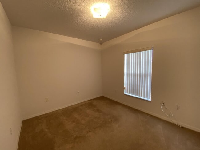 Building Photo - 1020 Fraser Pl