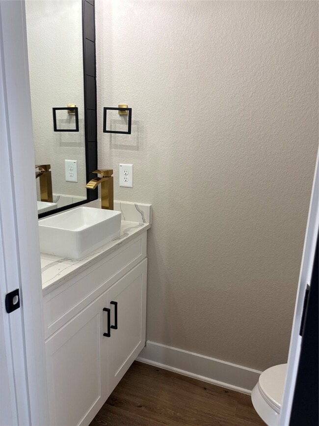 Building Photo - 2105 Esther Dr