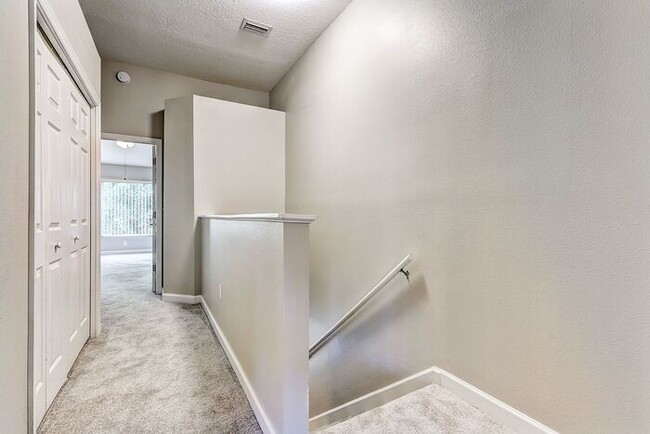 Building Photo - Spacious New Tampa 2 Bedroom, 2.5 Bath Tow...