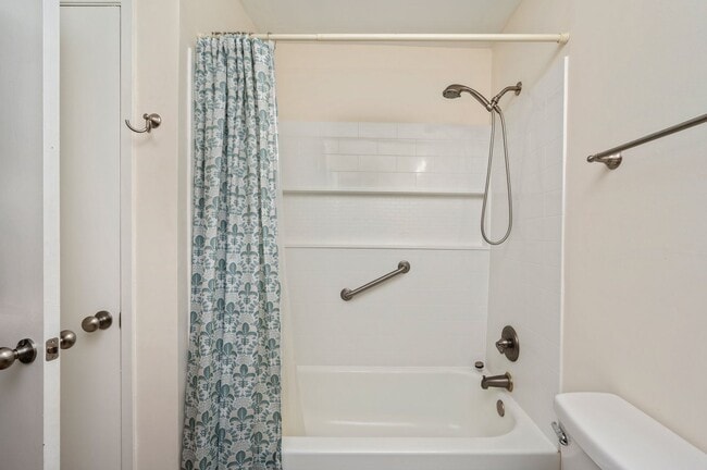 Building Photo - Stunning 2 Bedroom Townhouse in Fort Walto...