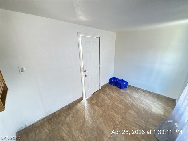 Building Photo - 210 S Mallard St