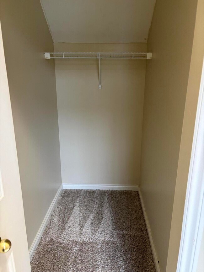 Building Photo - 534 Constitution St