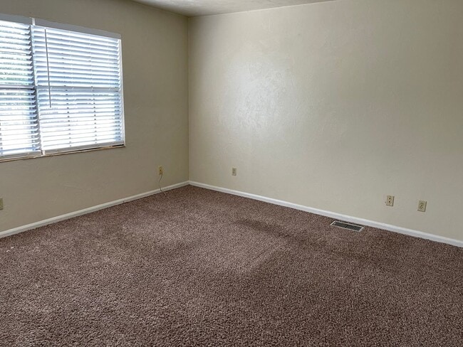 Building Photo - PORTLAND TOWNHOMES