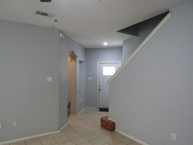 Building Photo - 9310 Albany Dr