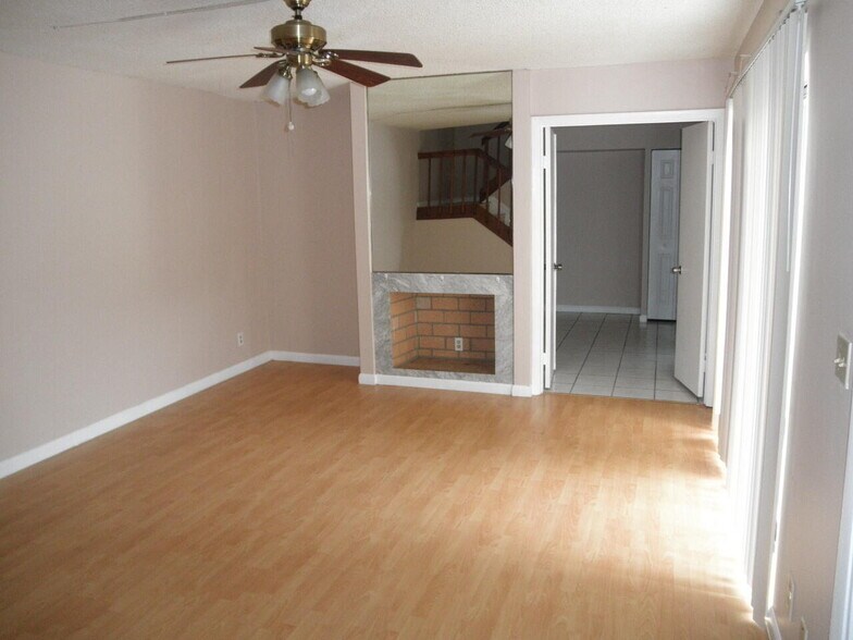 Building Photo - 571 Springdale Cir