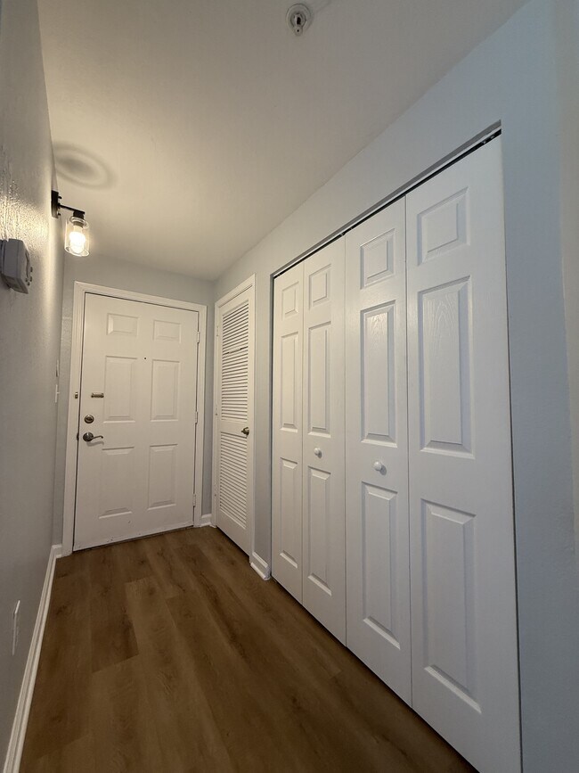 Building Photo - 440 S Villa San Marco Dr