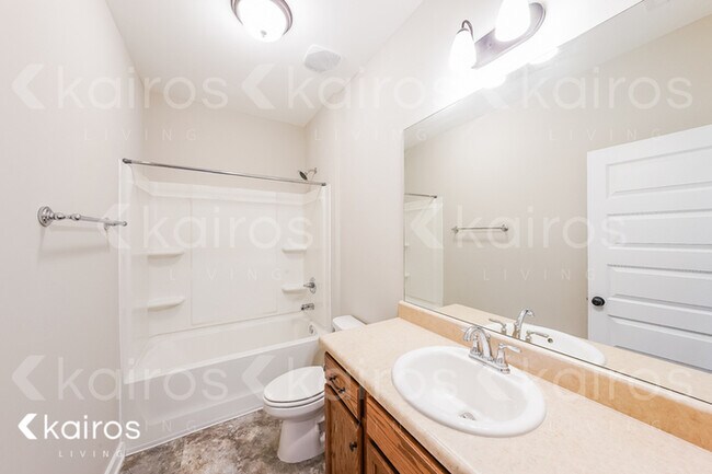 Building Photo - 180 White Oak Circle