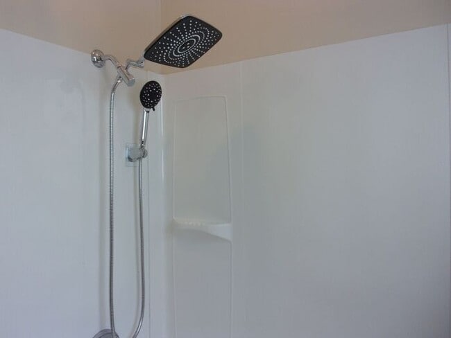 Building Photo - 4 Bedroom 2 Bath Home Blocks to Downtown Rock Hill