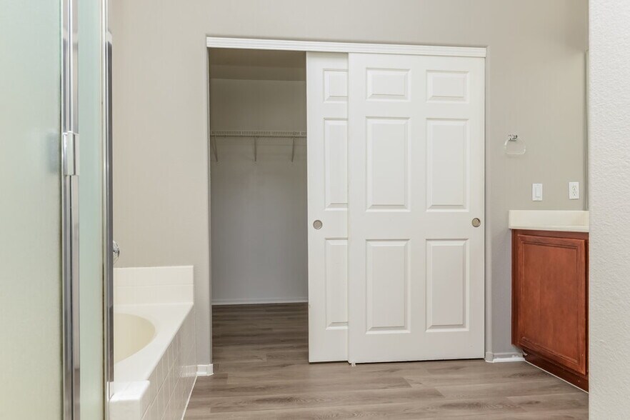 Building Photo - 6855 Relic St