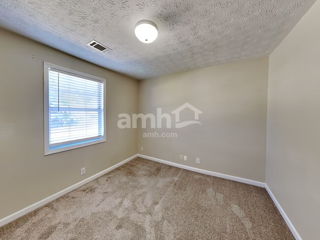 Building Photo - 424 Spring Falls Dr