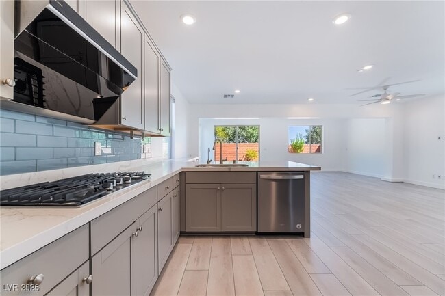 Building Photo - 10784 Glowing Dawn Ave