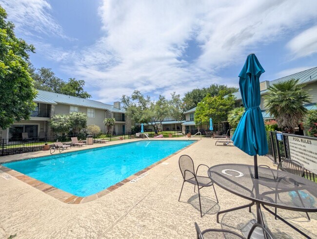 Building Photo - 2/2 Condo on Lake McQueeny / Waterfront Condos / Boat Slip / Fridge, Washer, Dryer Included / Com...