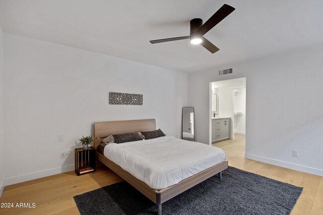Building Photo - 2514 N 60th Pl