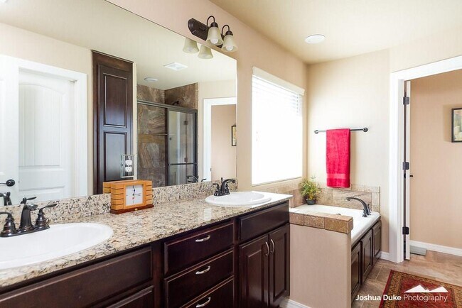 Building Photo - 3252 N Bentley Ridge