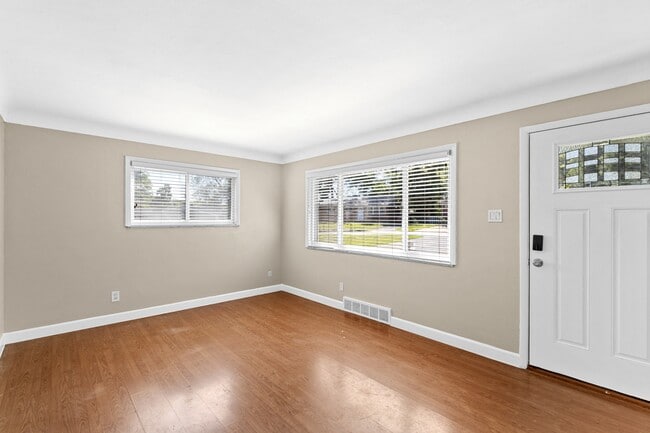 Building Photo - 855 Teson Rd