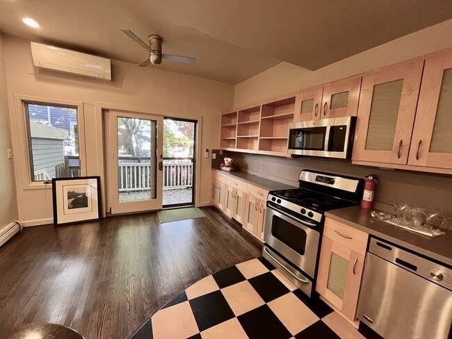 Building Photo - 44 Gorham St