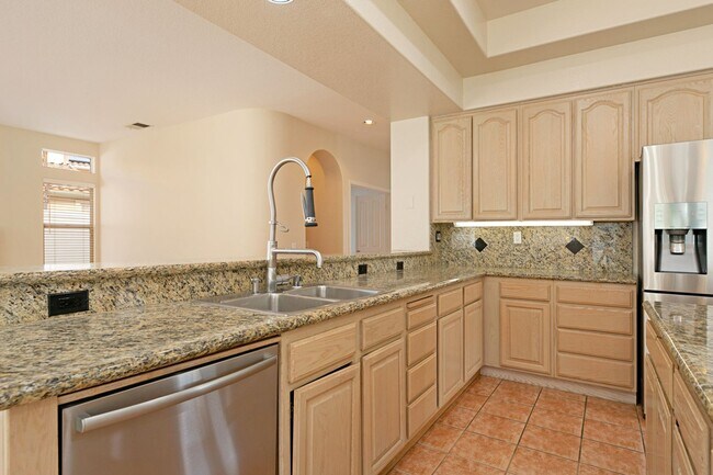 Building Photo - Large Beautiful Home in the Missions