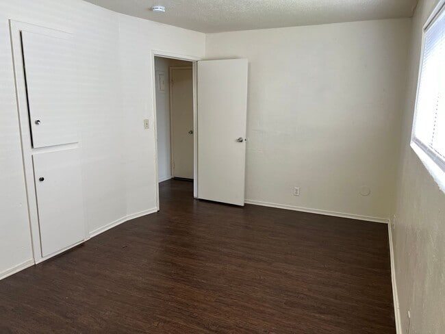 Building Photo - 489 S Backer Ave