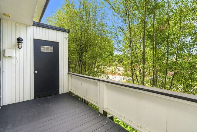 Building Photo - 4200 Shorecrest Ln